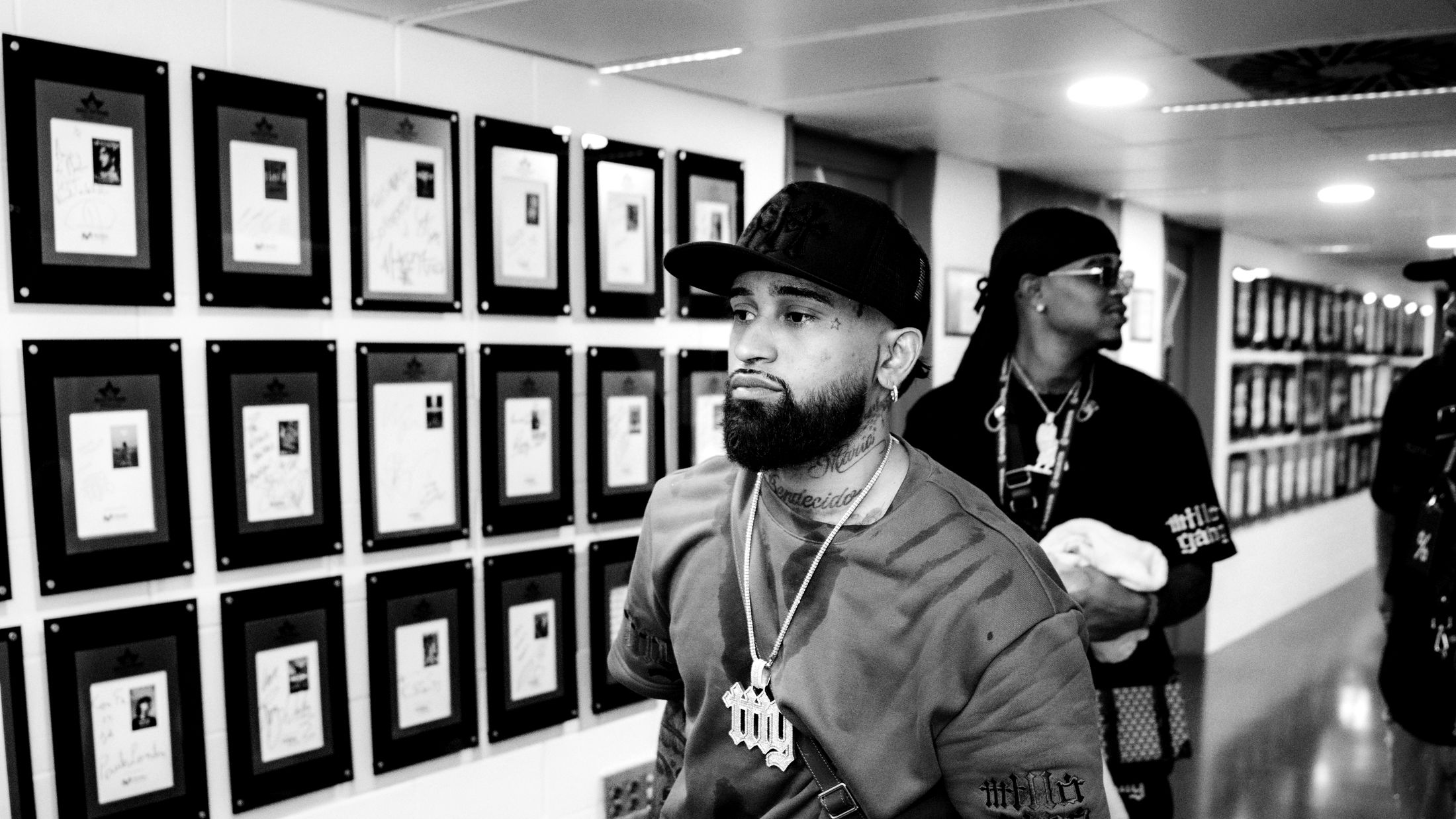 Bryant Myers in the Movistar Arena corridor