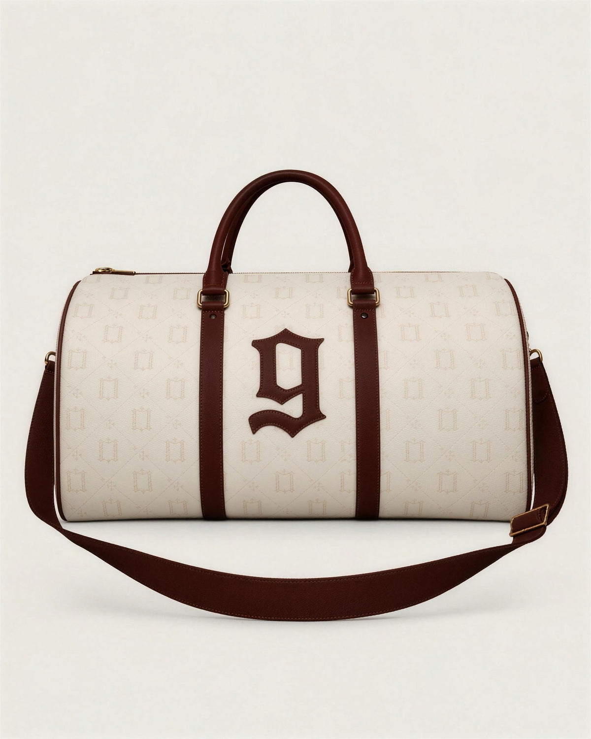 One Percent Weekender Bag (Creme and Brown), de frente, con la «g» en piel marrón